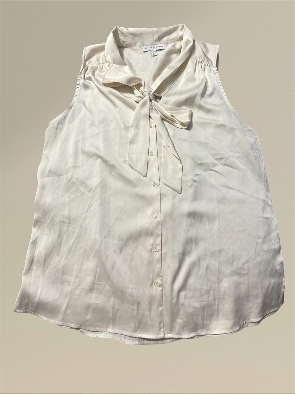 Chic Cream Sleeveless Blouse with Tie